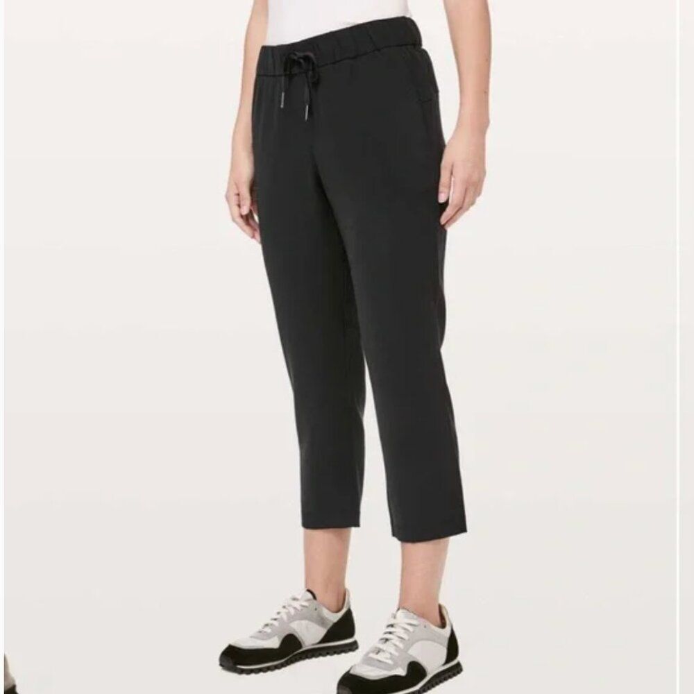 Lululemon Black On The Fly Crop, Woven‎ 23, women’s pants size 2